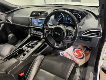 Used Jaguar F-Pace 2017 for sale - 79284111: Photo