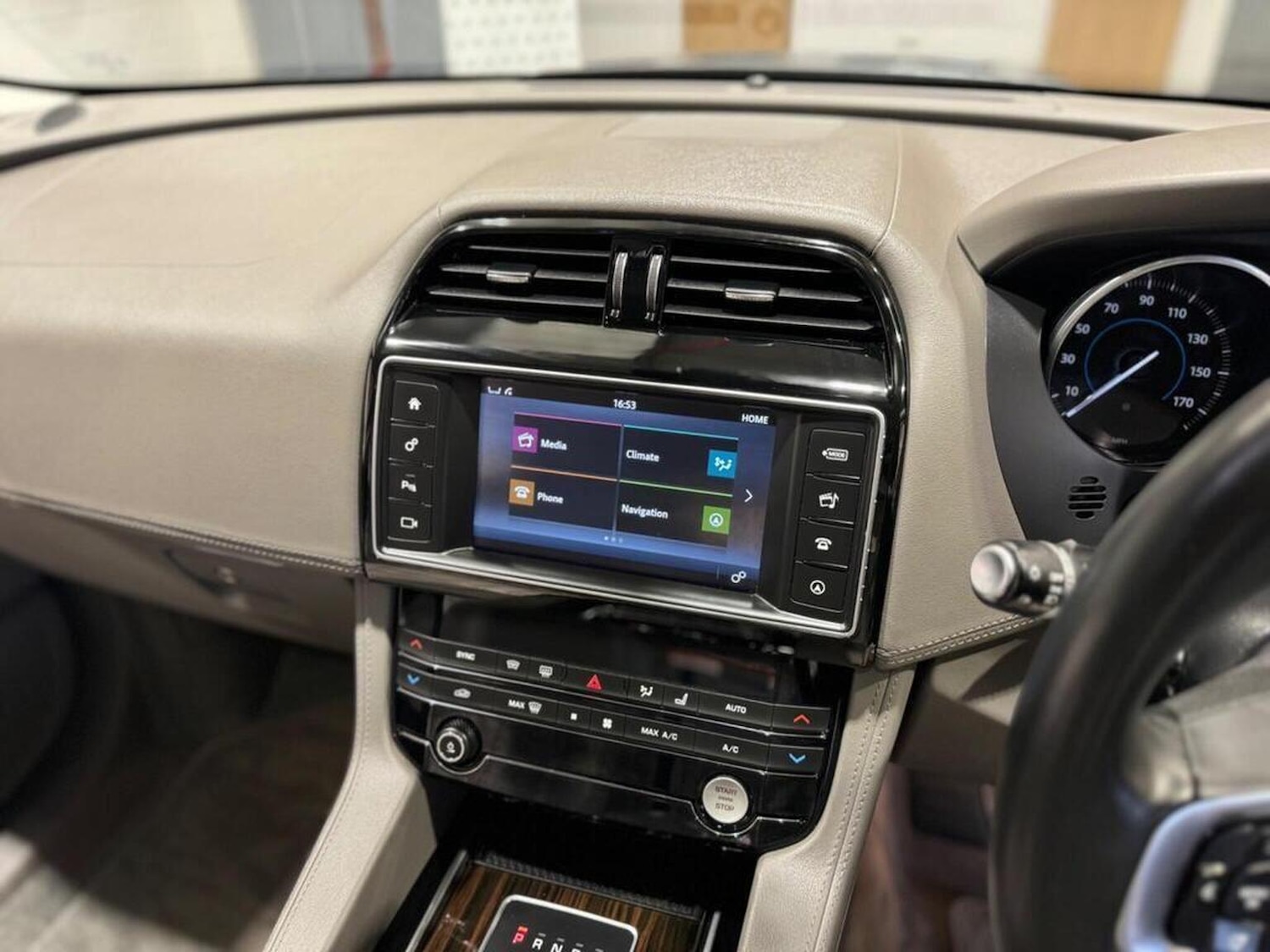 Used Jaguar F-Pace 2017 for sale - 77632452: Photo 12