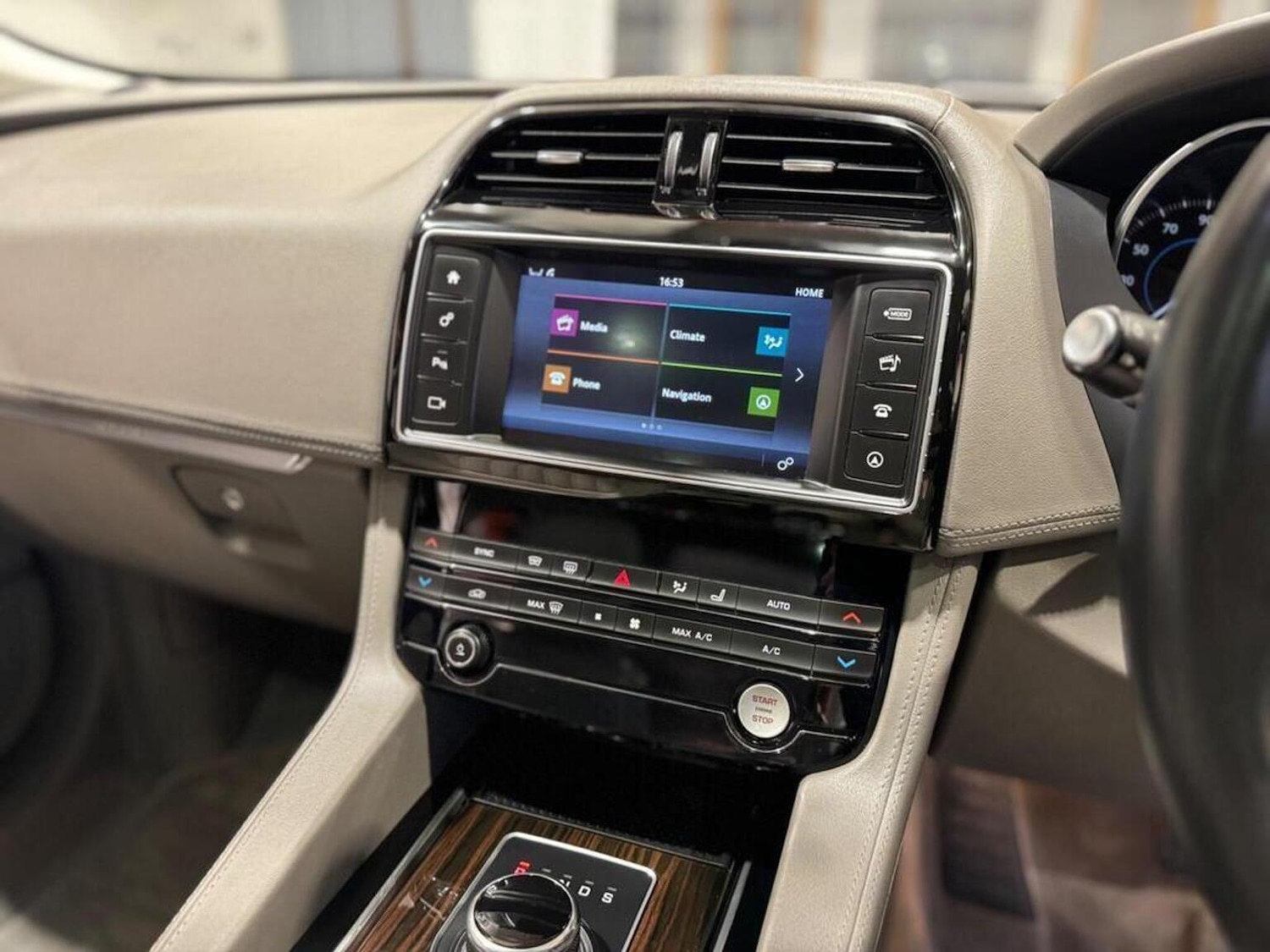 Used Jaguar F-Pace 2017 for sale - 77632452: Photo 13