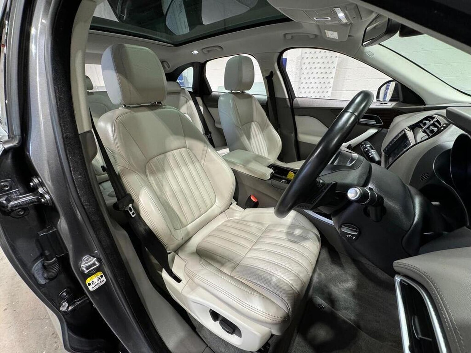 Used Jaguar F-Pace 2017 for sale - 77632452: Photo 18