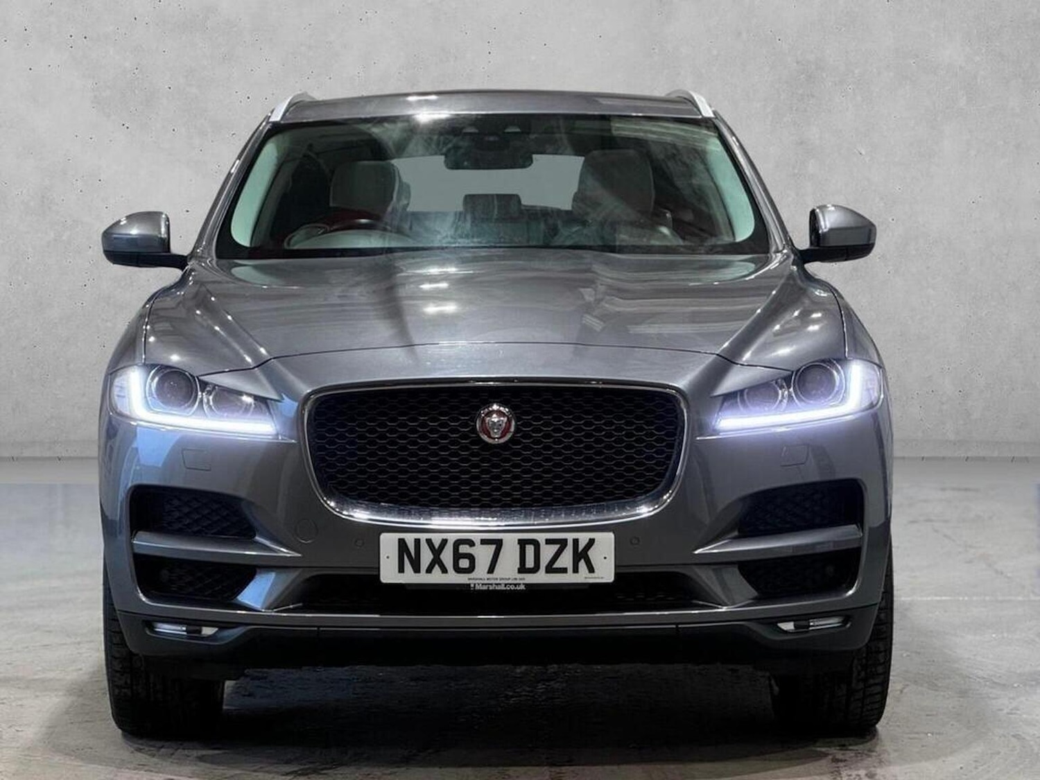 Used Jaguar F-Pace 2017 for sale - 77632452: Photo 2