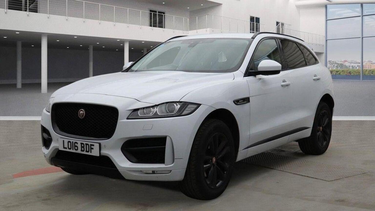 Used Jaguar F-Pace 2016 for sale - 77423398: Photo 2