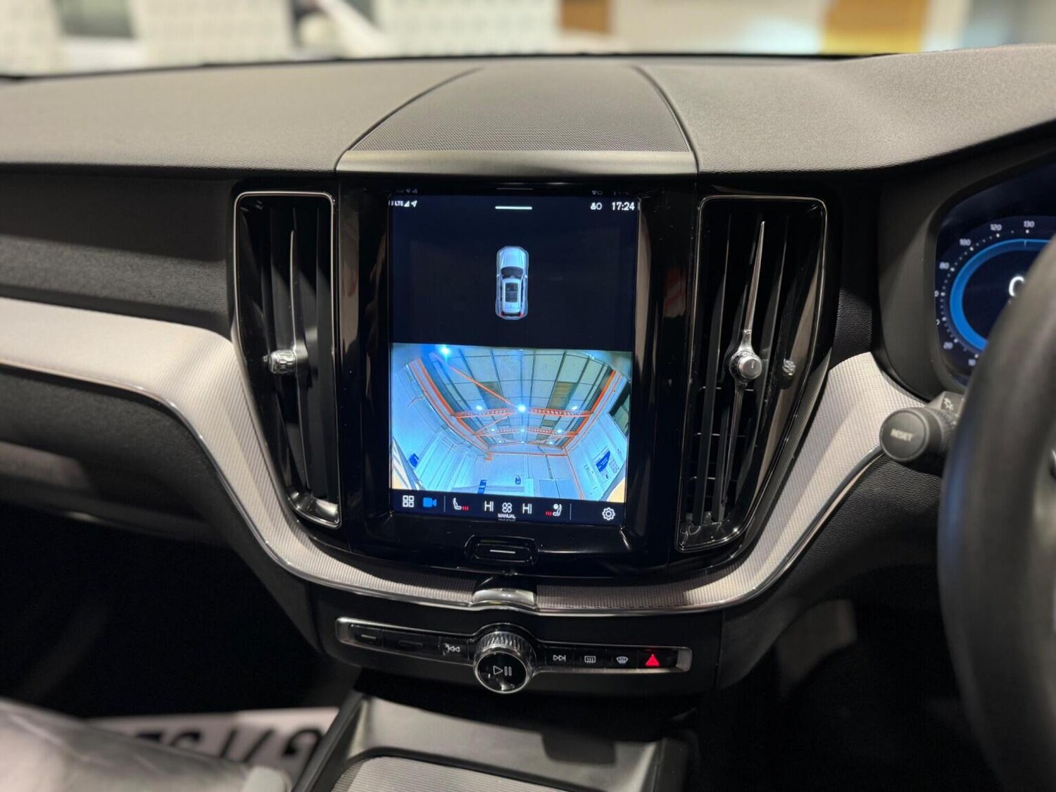 Used Volvo XC60 2021 for sale - 77336729: Photo 17