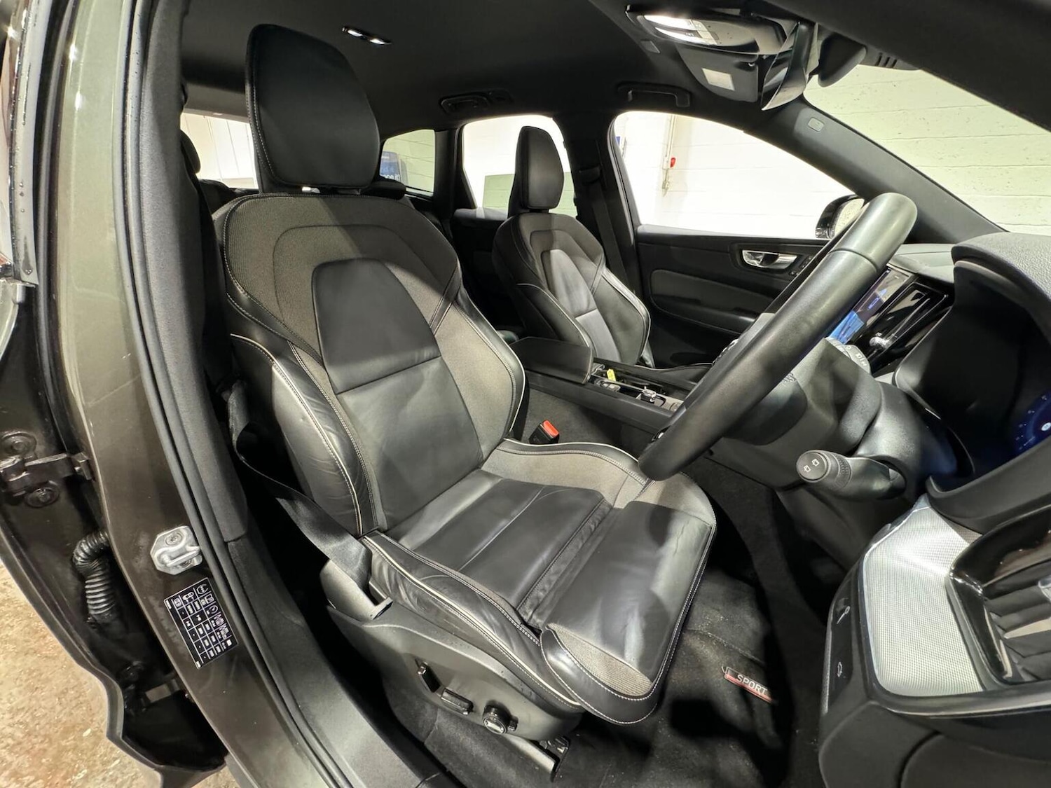 Used Volvo XC60 2021 for sale - 77336729: Photo 9