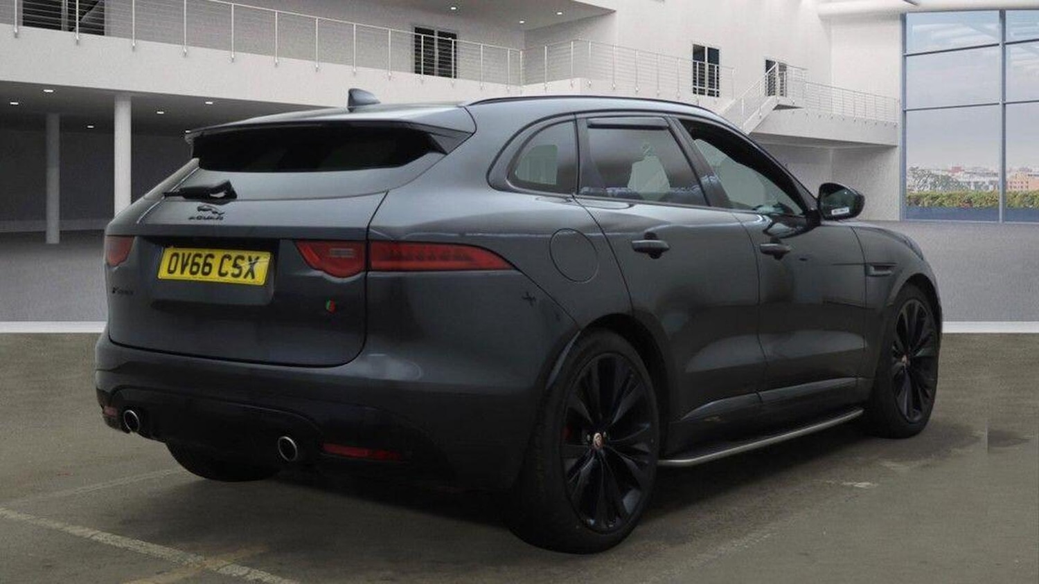 Used Jaguar F-Pace 2016 for sale - 77453374: Photo 4
