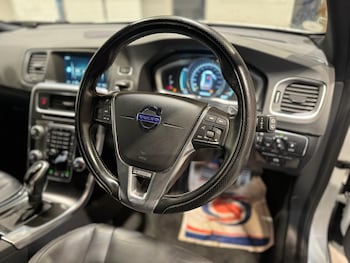 Used Volvo V60 2015 for sale - 79284022: Photo