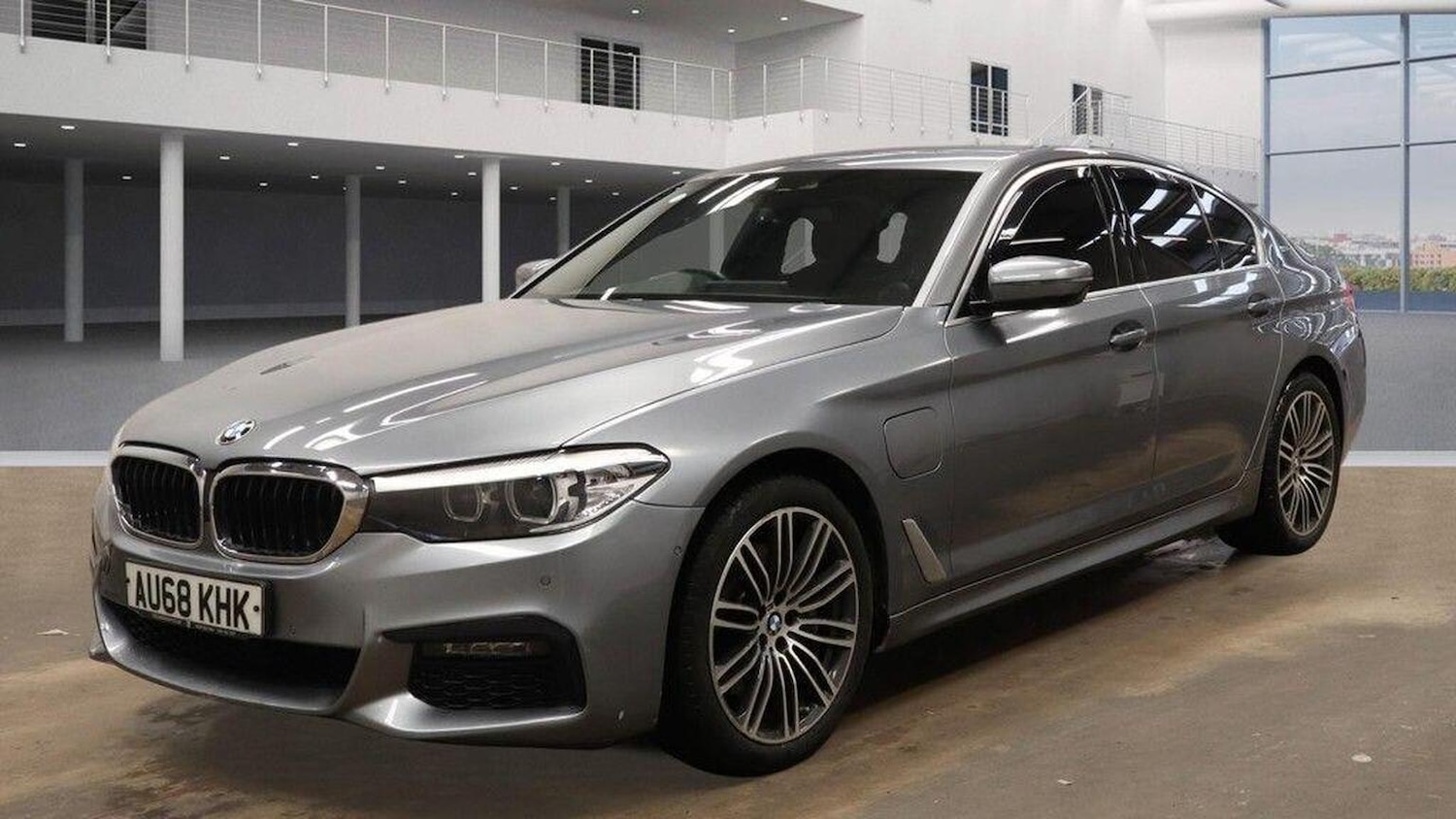 Used BMW 5 Series 2018 for sale - 77572908: Photo 2