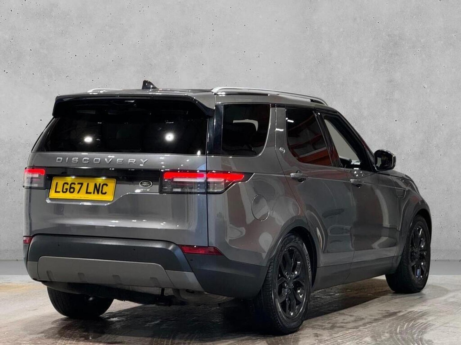 Used Land Rover Discovery 2017 for sale - 77478106: Photo 5