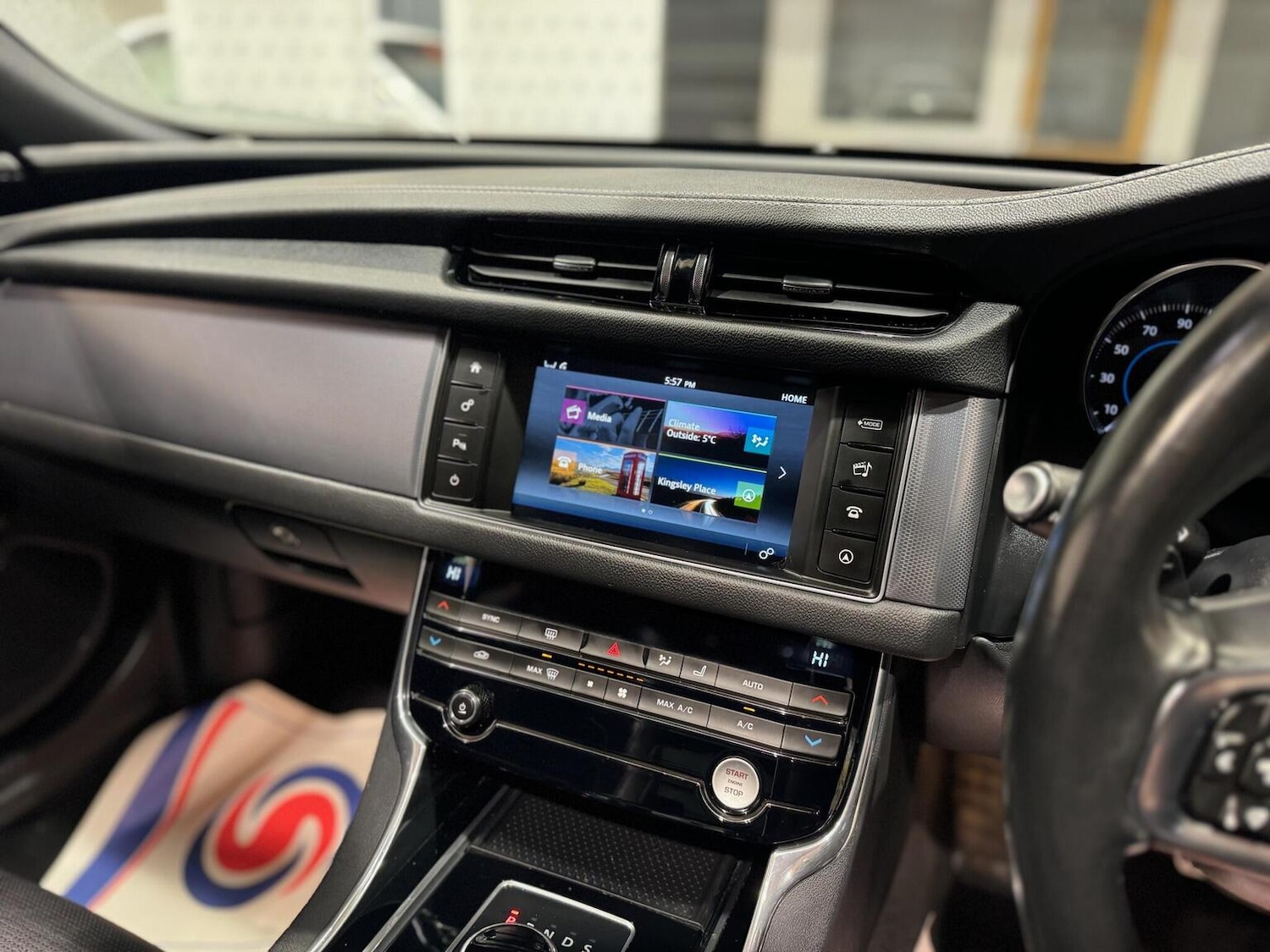 Used Jaguar XF 2016 for sale - 77694244: Photo 9