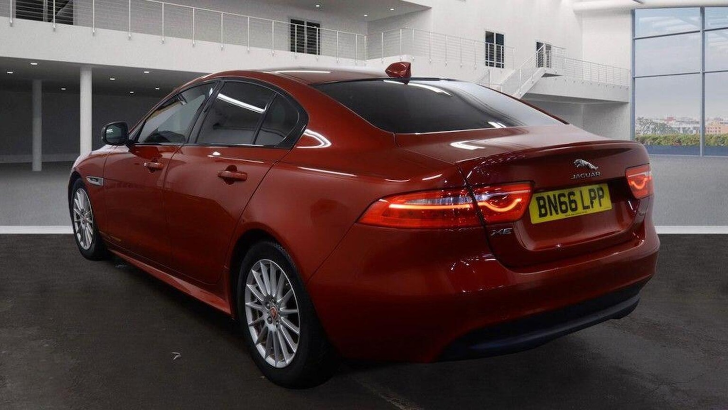 Used Jaguar XE 2016 for sale - 77555091: Photo 3