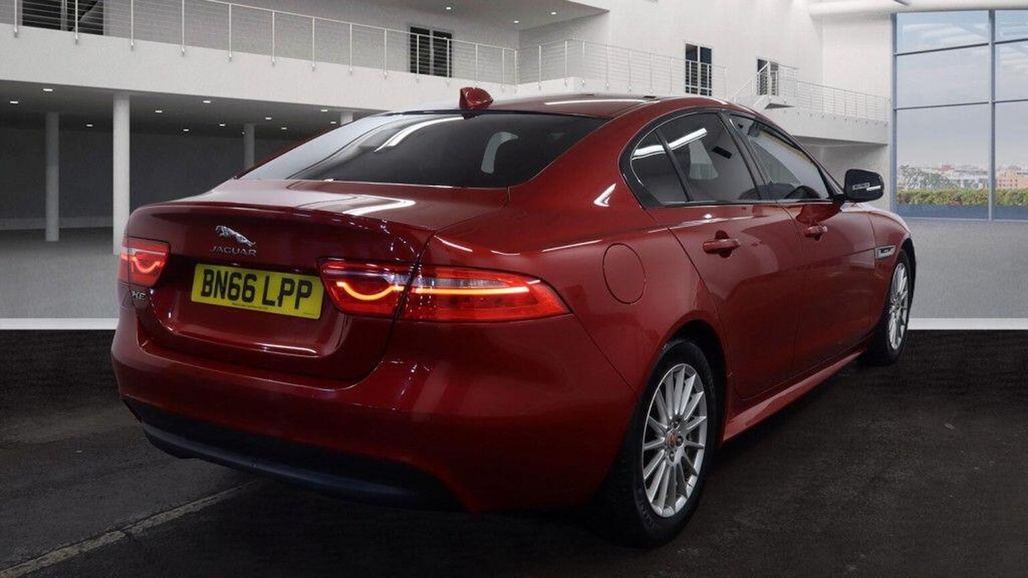 Used Jaguar XE 2016 for sale - 77555091: Photo 4