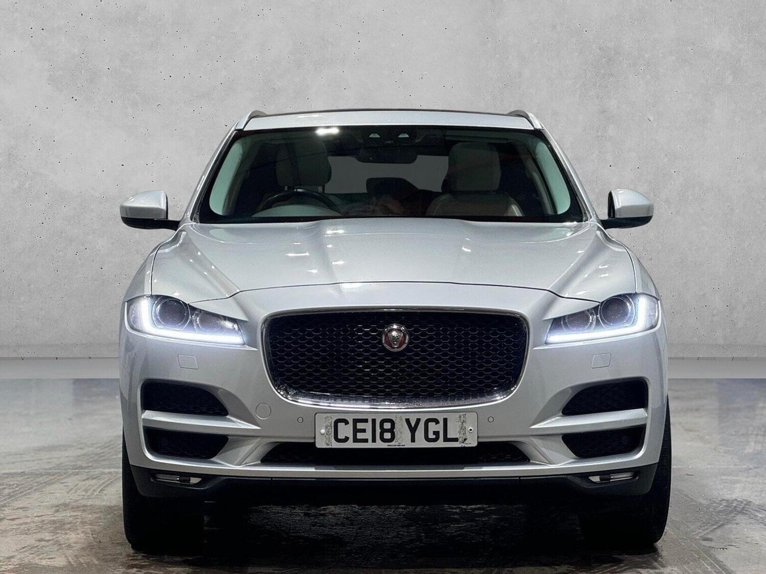 Used Jaguar F-Pace 2018 for sale - 77336753: Photo 2