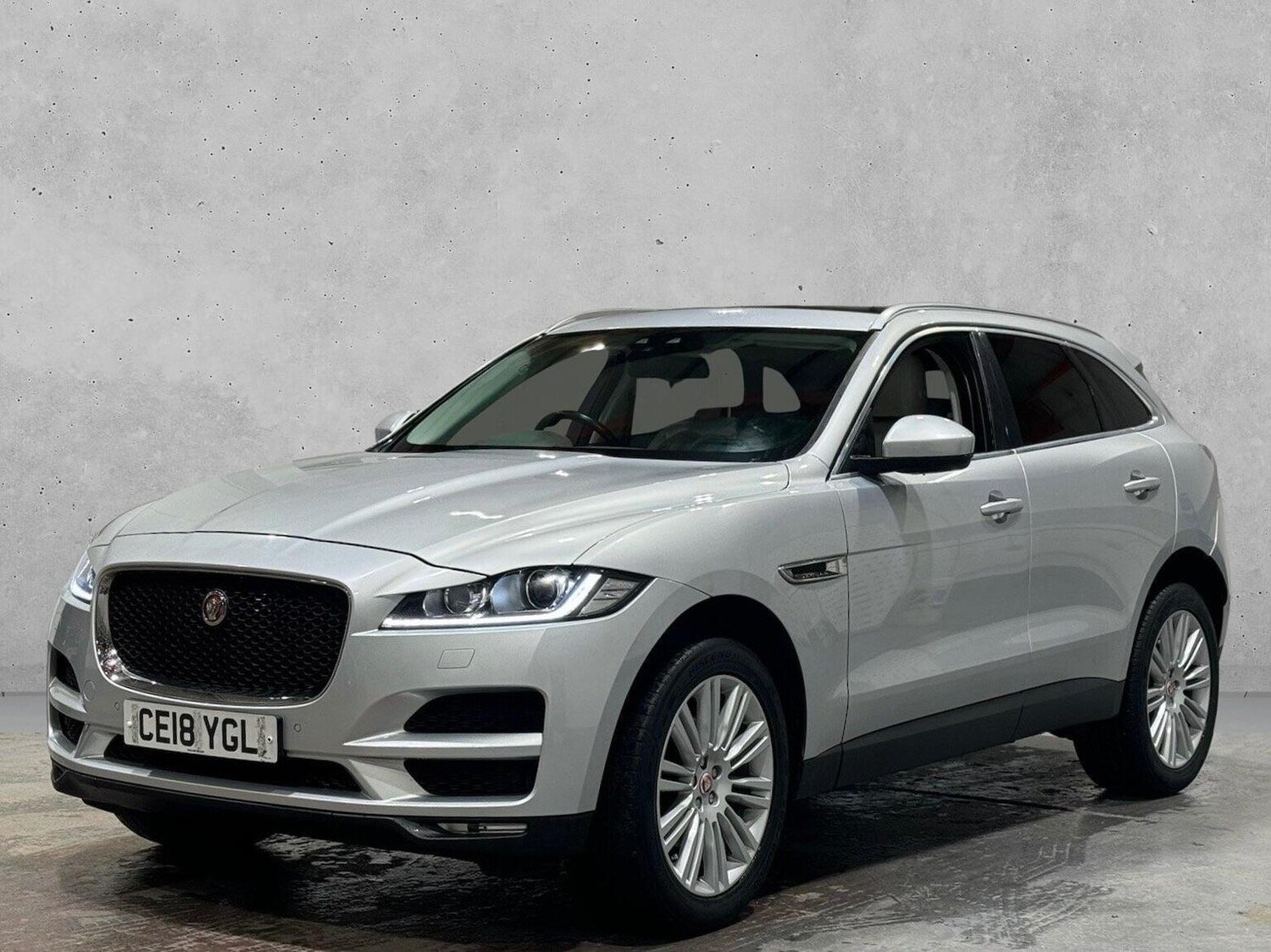 Used Jaguar F-Pace 2018 for sale - 77336753: Photo 4