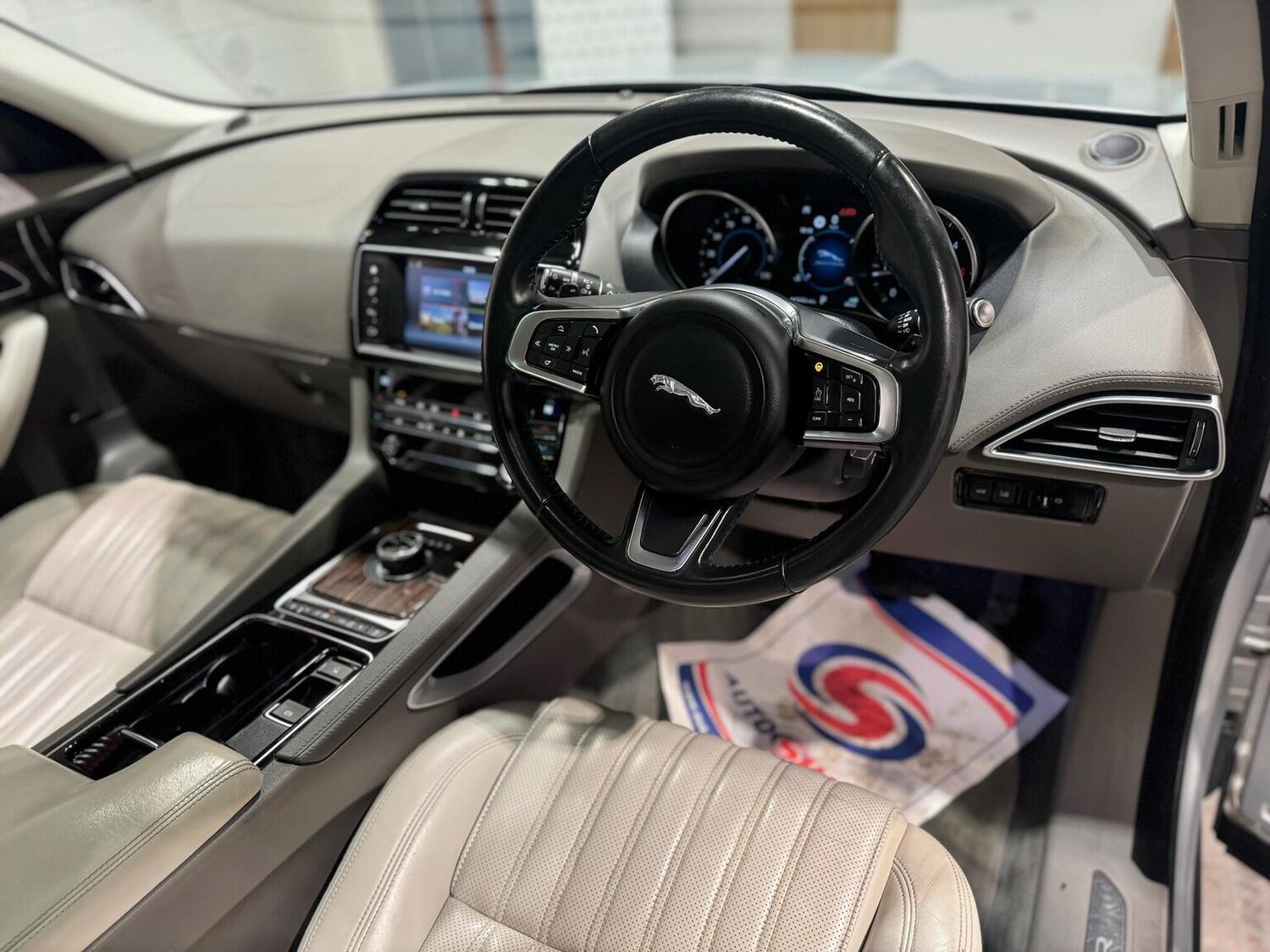 Used Jaguar F-Pace 2018 for sale - 77336753: Photo 8