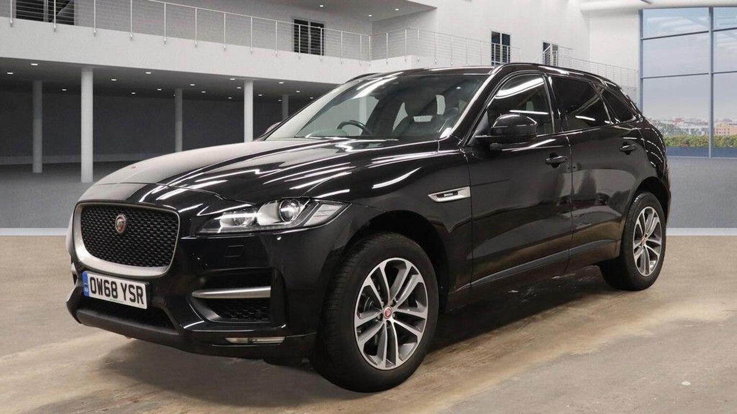 Used Jaguar F-Pace 2019 for sale - 77303670: Photo 2