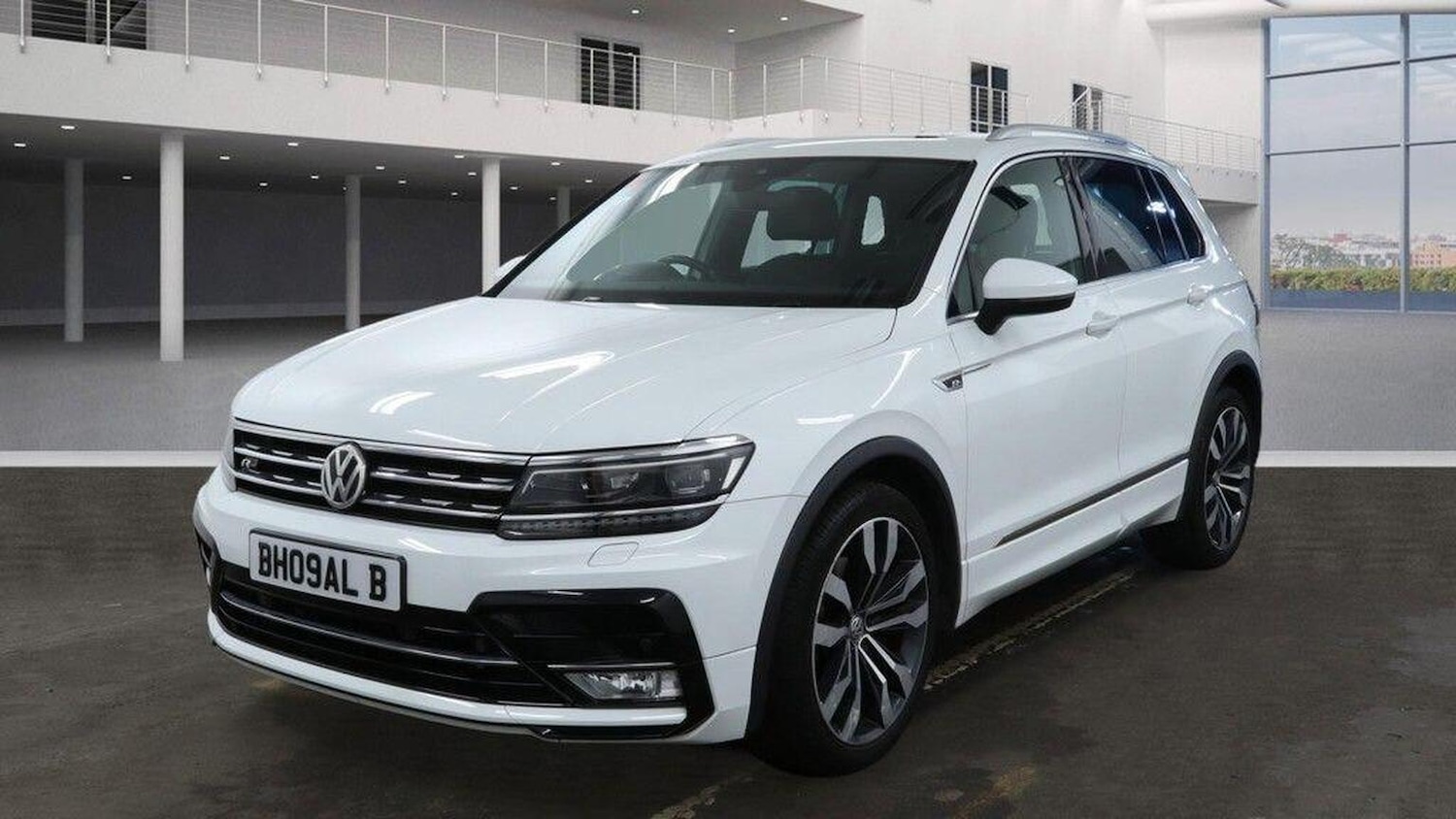 Used Volkswagen Tiguan 2016 for sale - 77314059: Photo 2