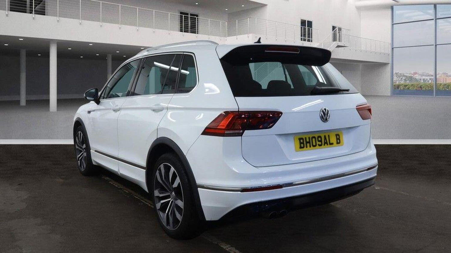 Used Volkswagen Tiguan 2016 for sale - 77314059: Photo 3