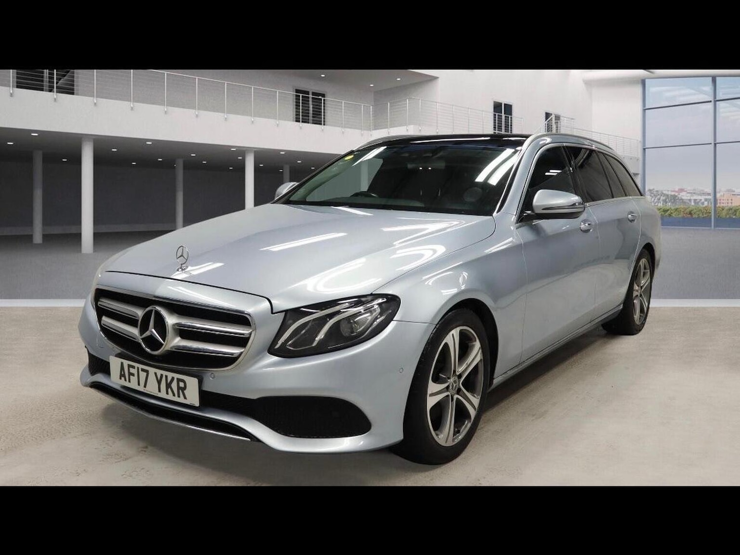 Used Mercedes-Benz E Class 2017 for sale - 77638642: Photo 2
