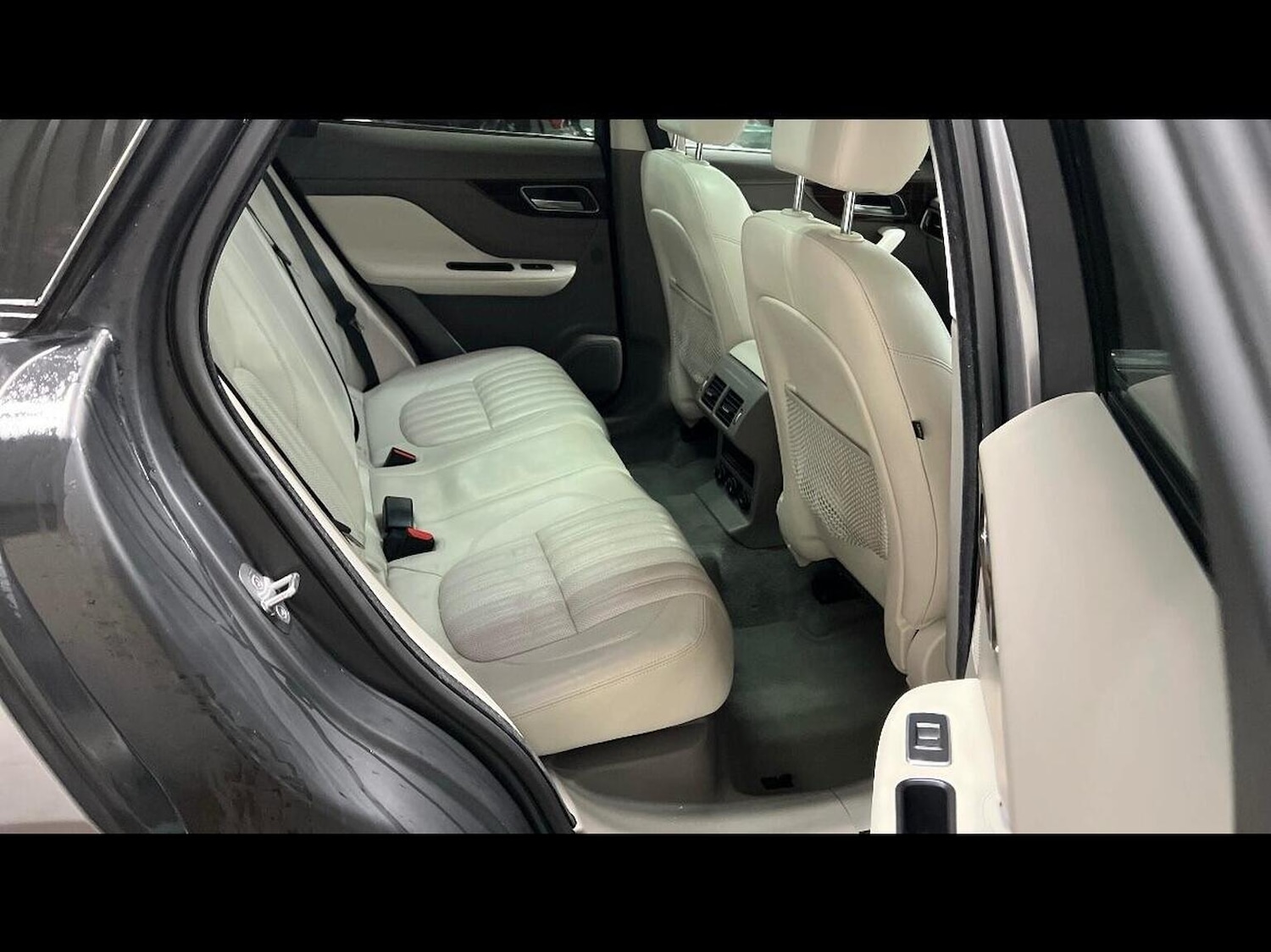 Used Jaguar F-Pace 2017 for sale - 77318342: Photo 6