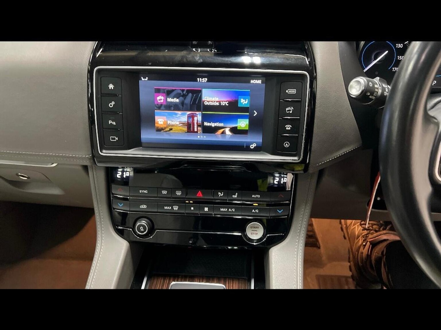 Used Jaguar F-Pace 2017 for sale - 77318342: Photo 9