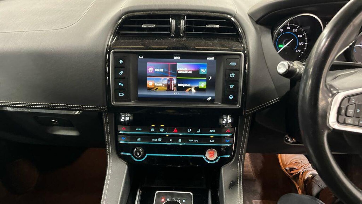 Used Jaguar F-Pace 2018 for sale - 77694304: Photo 10