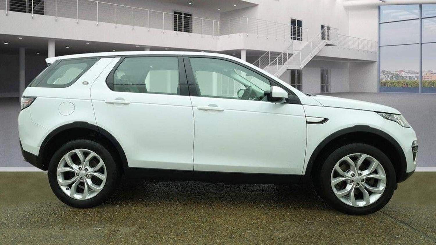 Used Land Rover Discovery Sport 2016 for sale - 77423502: Photo 5