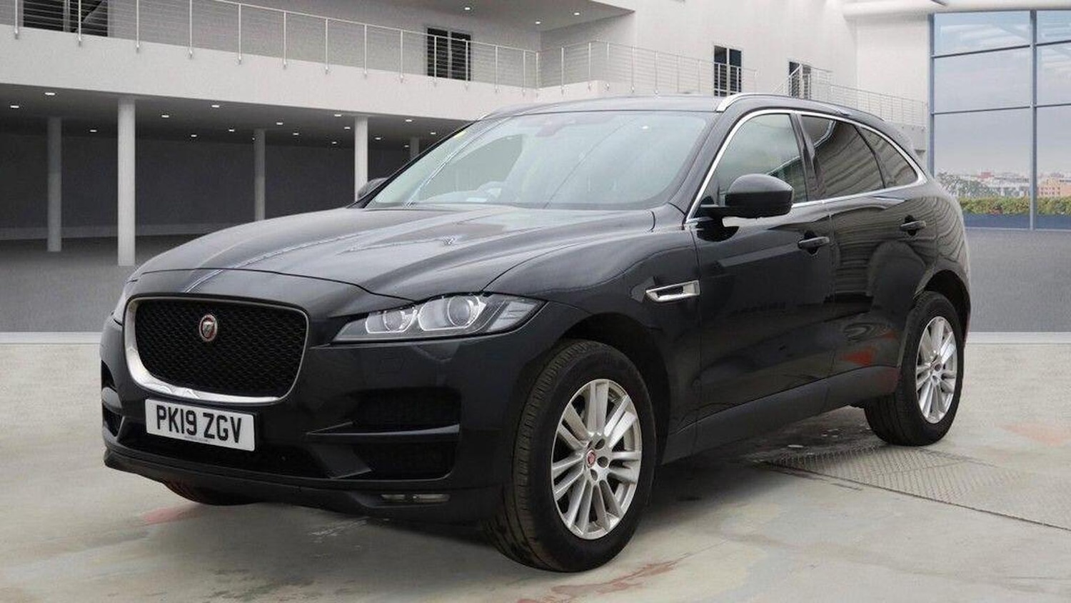 Used Jaguar F-Pace 2019 for sale - 77423481: Photo 2