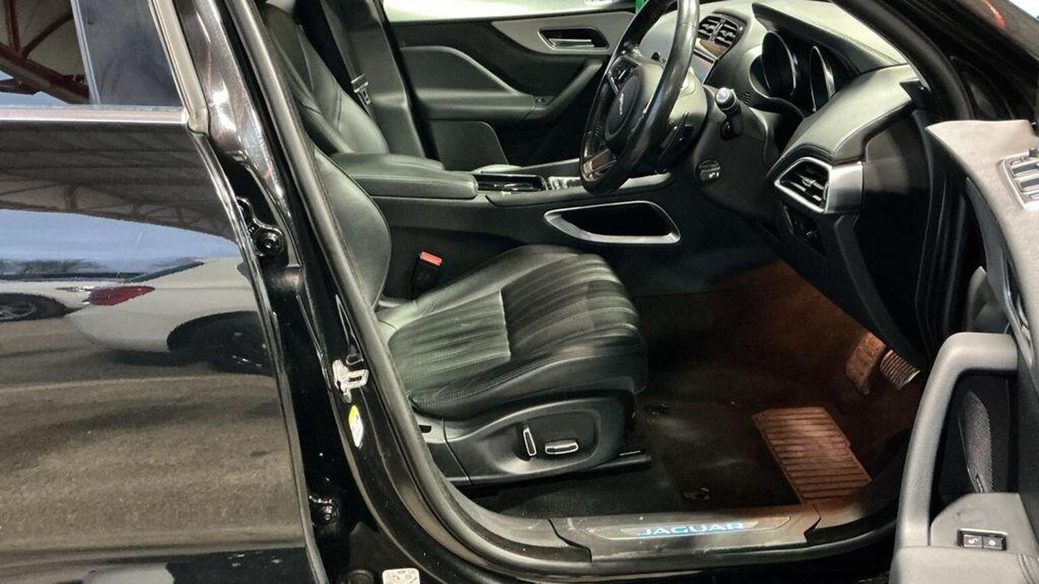 Used Jaguar F-Pace 2019 for sale - 77423481: Photo 6