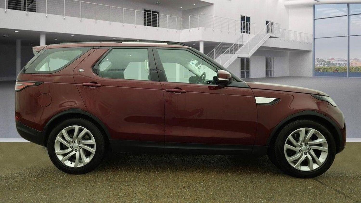 Used Land Rover Discovery 2017 for sale - 77303664: Photo 5