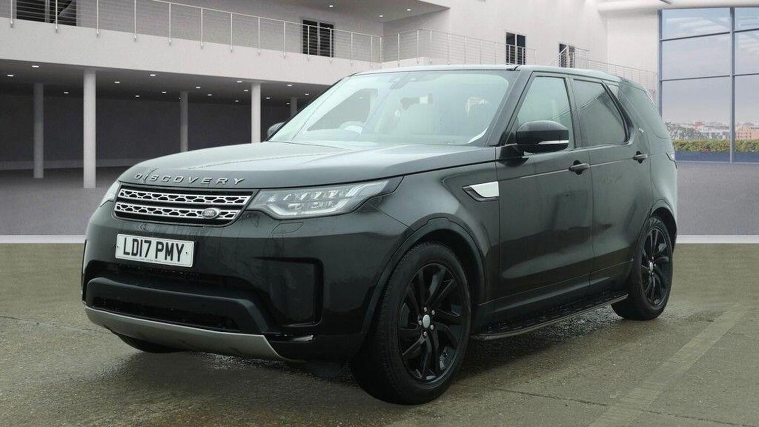 Used Land Rover Discovery 2017 for sale - 77742884: Photo 2