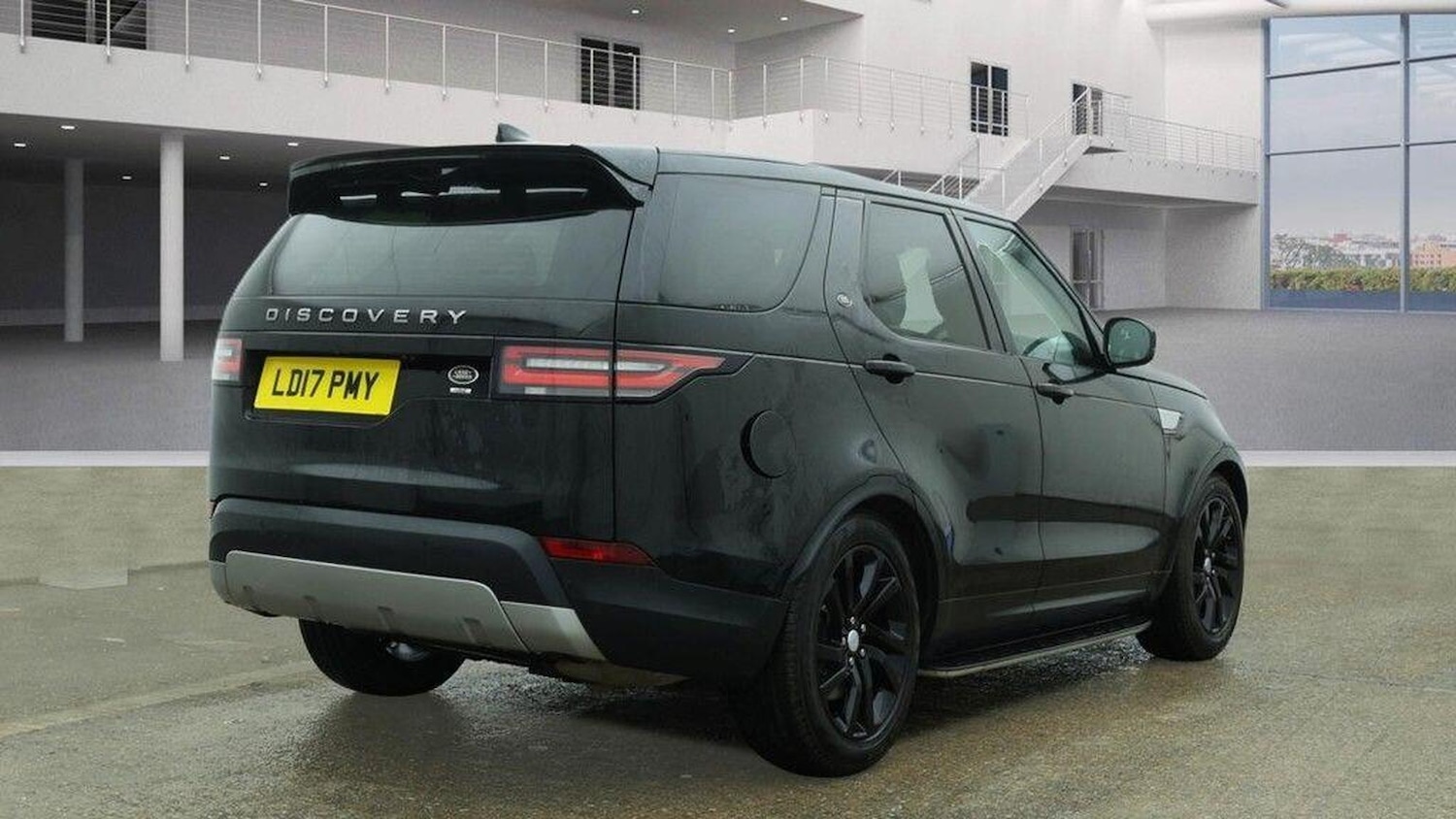 Used Land Rover Discovery 2017 for sale - 77742884: Photo 4