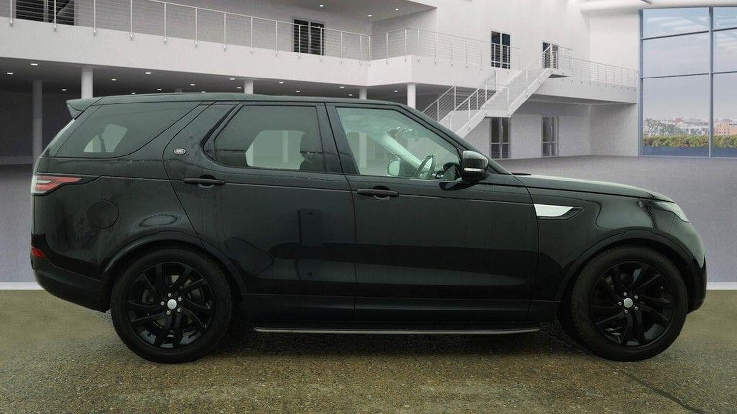 Used Land Rover Discovery 2017 for sale - 77742884: Photo 5