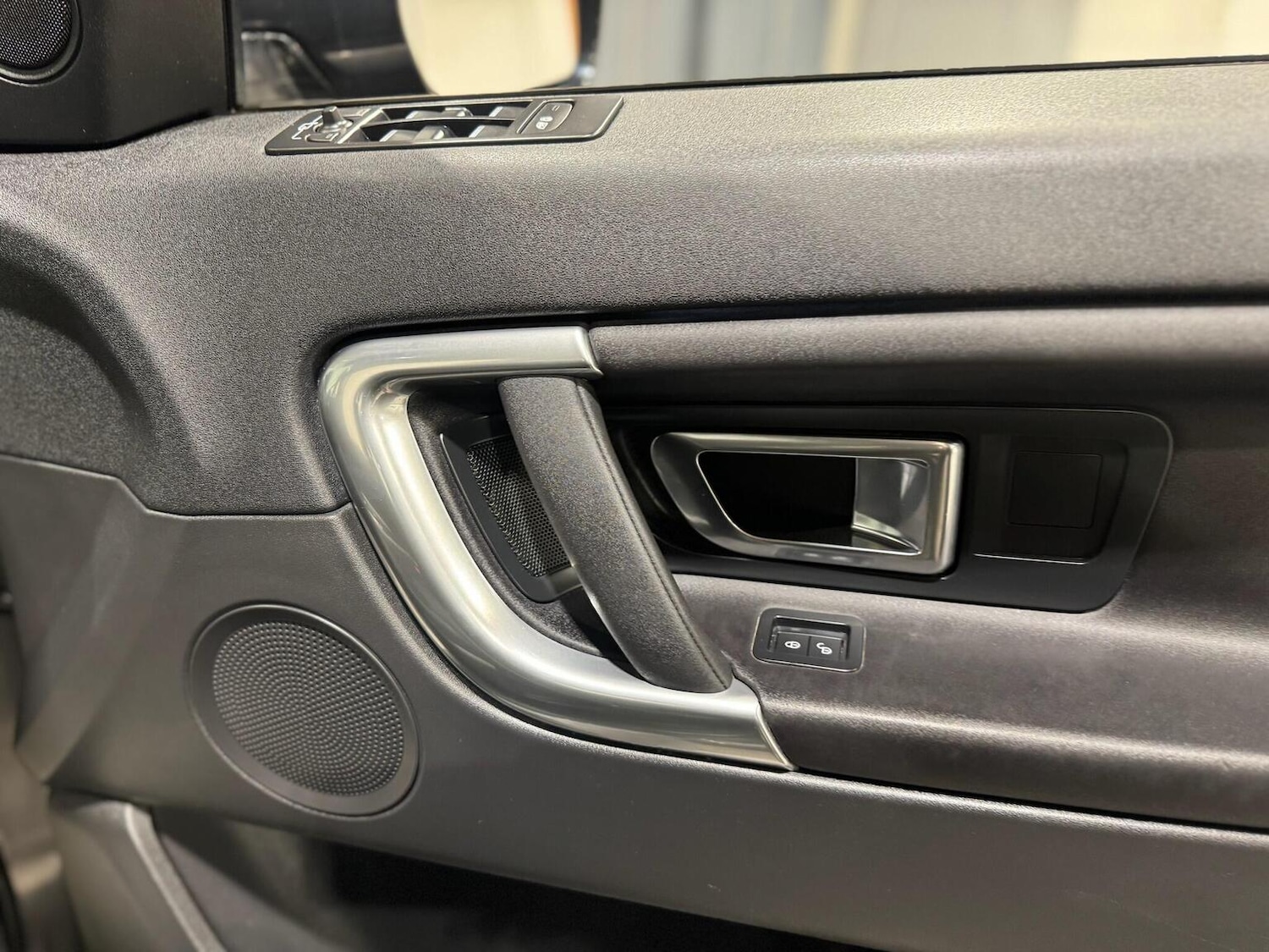 Used Land Rover Discovery Sport 2017 for sale - 77385213: Photo 11