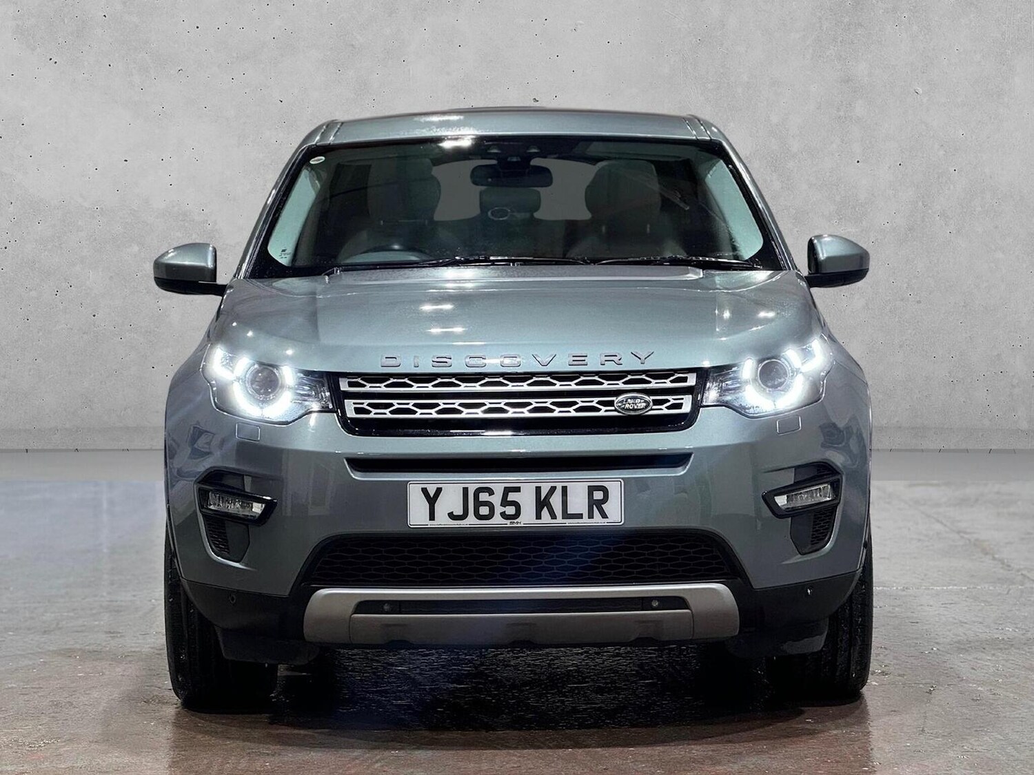 Used Land Rover Discovery Sport 2015 for sale - 77336692: Photo 2