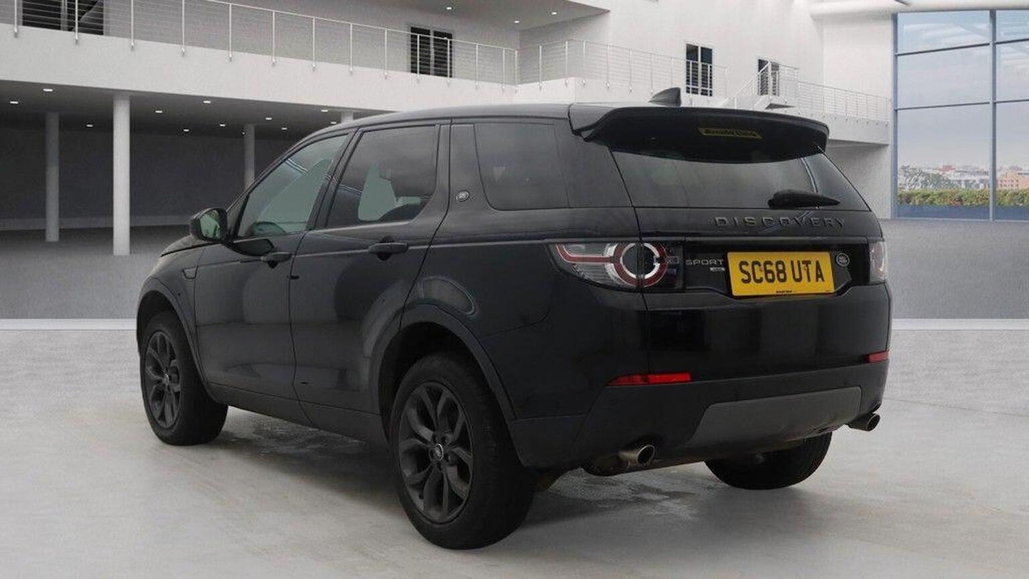 Used Land Rover Discovery Sport 2018 for sale - 77555106: Photo 3