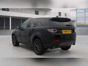 Used Land Rover Discovery Sport 2018 for sale - 77555106: Photo