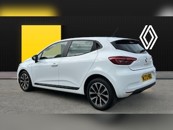 Used Renault Clio 2022 for sale - 76035230: Photo 2