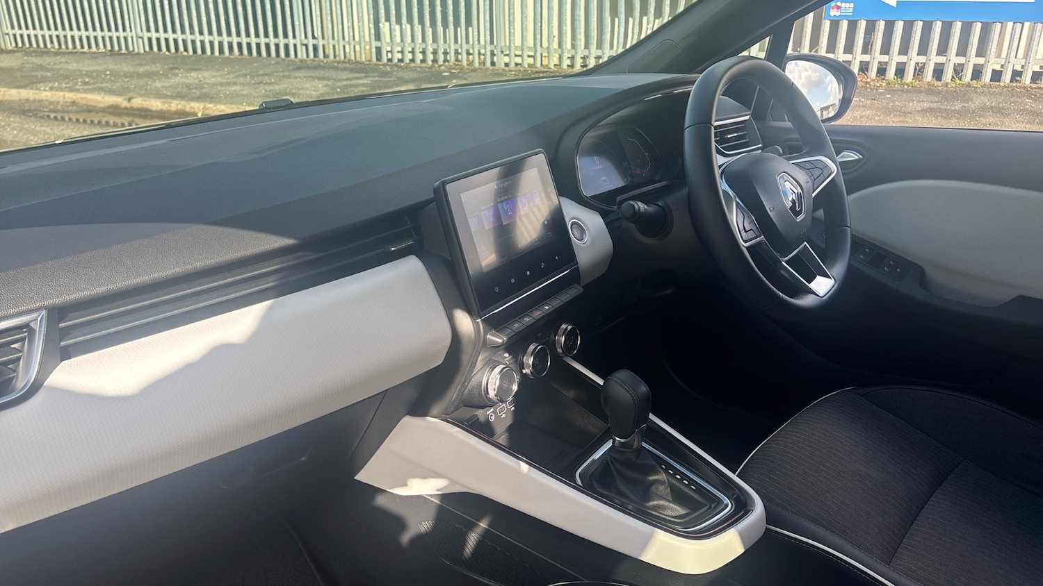 Used Renault Clio 2023 for sale - 77847644: Photo 9