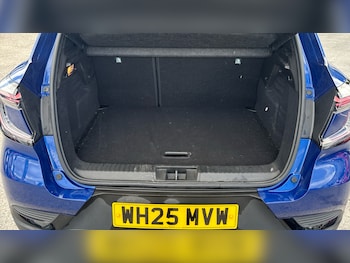 Used Renault Captur 2025 for sale - 76170618: Photo