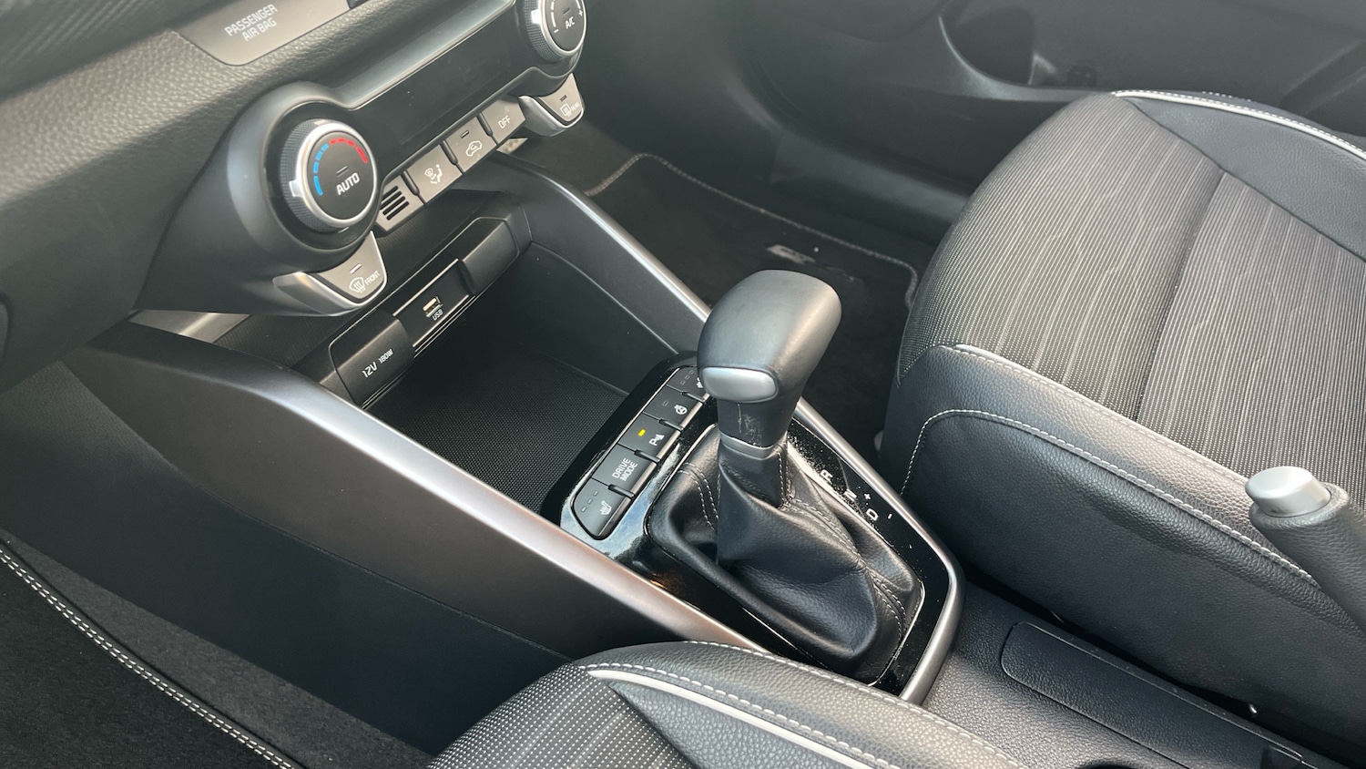 Used Kia Stonic 2023 for sale - 76497186: Photo 13