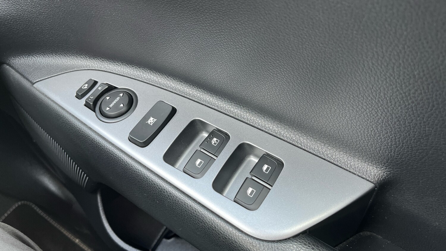 Used Kia Stonic 2023 for sale - 76497186: Photo 26