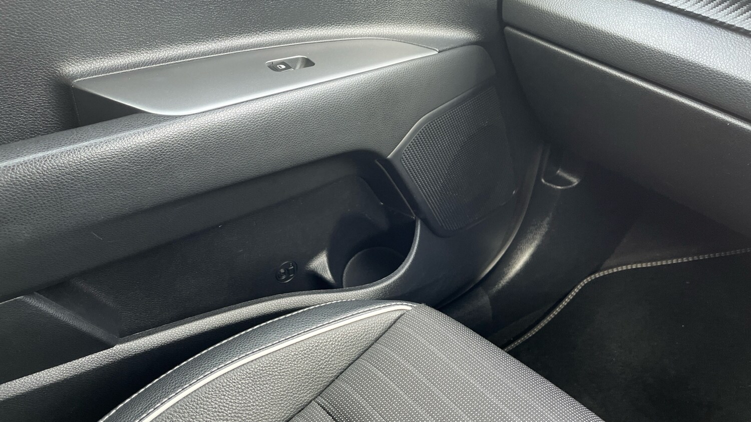 Used Kia Stonic 2023 for sale - 76497186: Photo 40