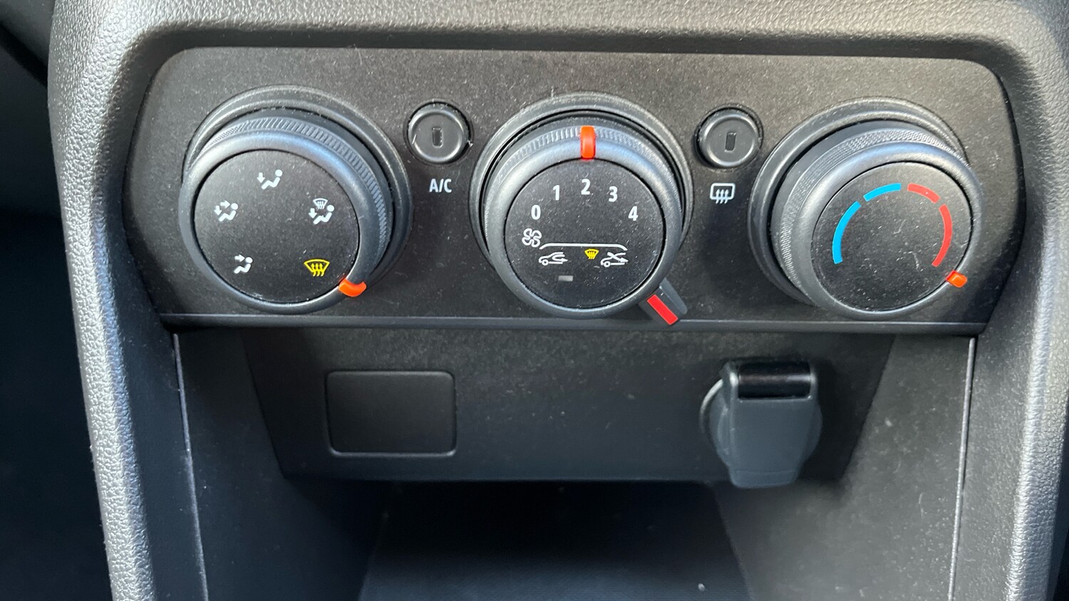 Used Dacia Sandero Stepway 2024 for sale - 76414961: Photo 41