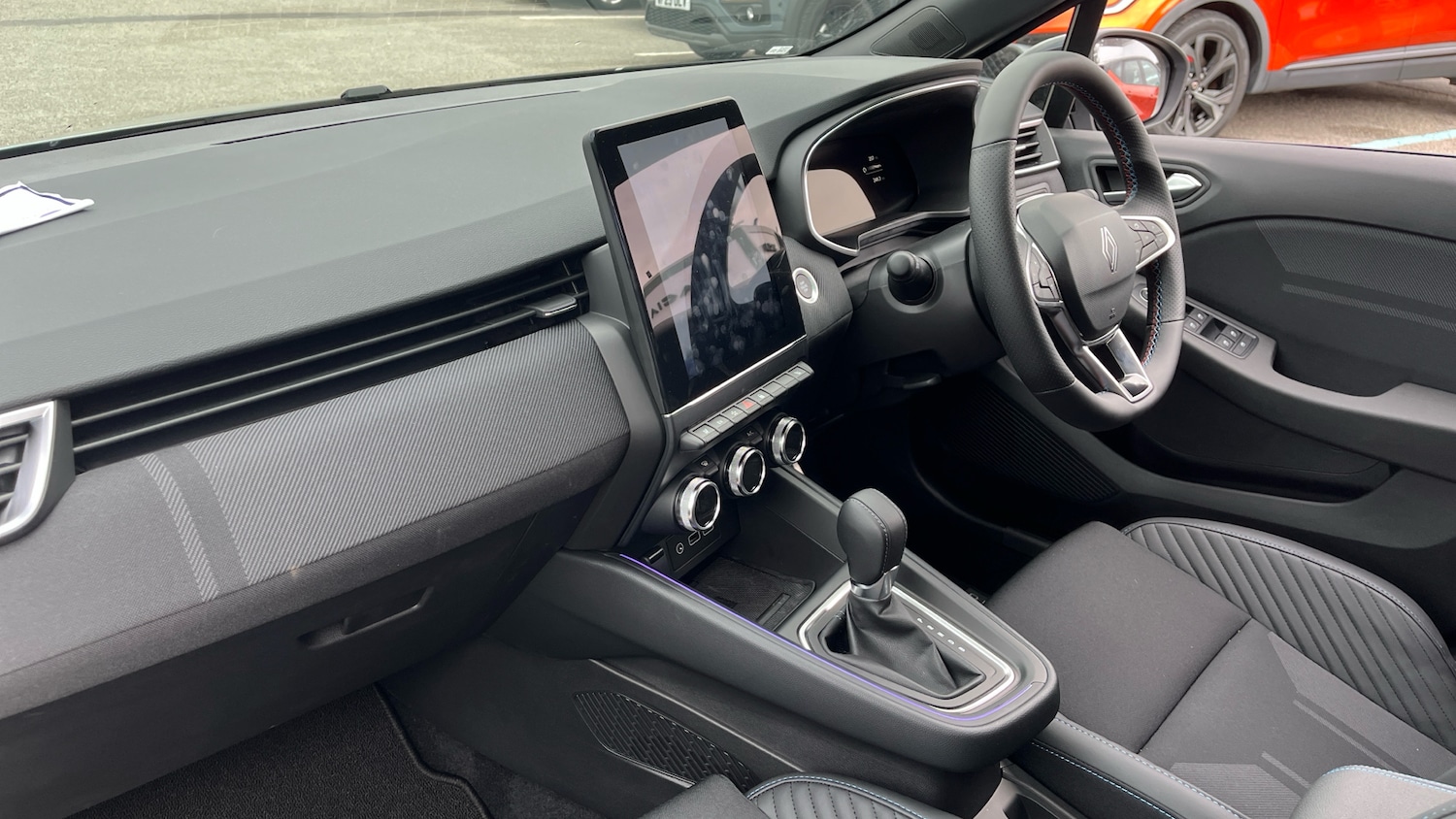 Used Renault Clio 2025 for sale - 76639583: Photo 9