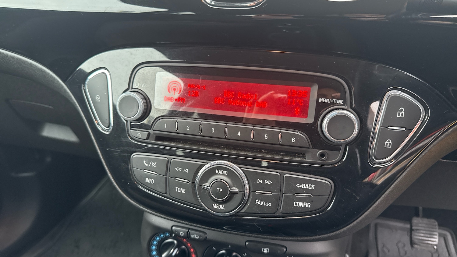 Used Vauxhall ADAM 2015 for sale - 77296421: Photo 12