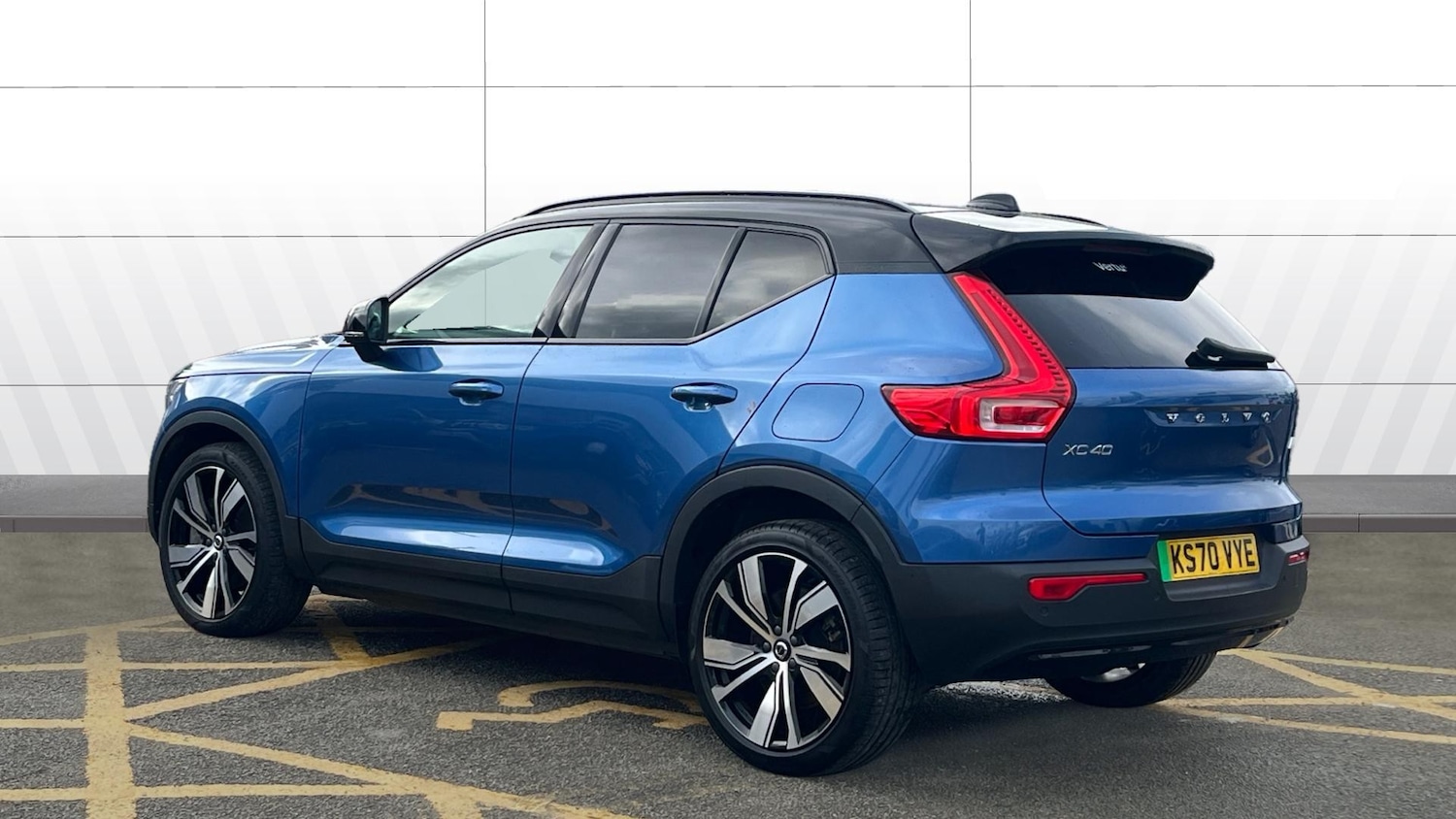 Used Volvo XC40 2021 for sale - 76694145: Photo 2
