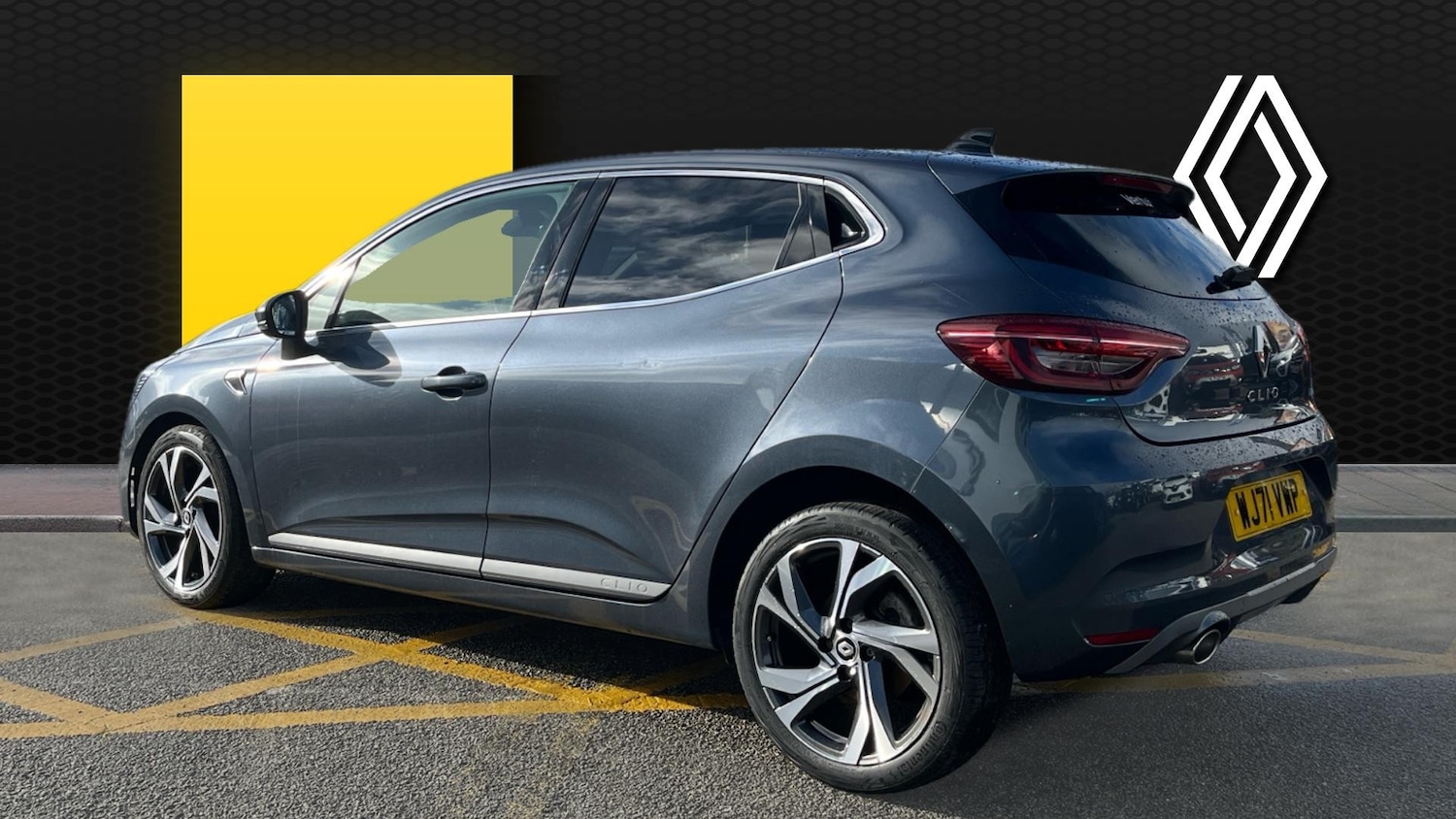 Used Renault Clio 2021 for sale - 76255224: Photo 2