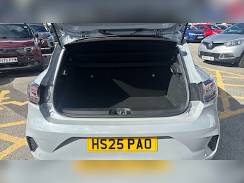 Used Renault Clio 2025 for sale - 78838428: Photo