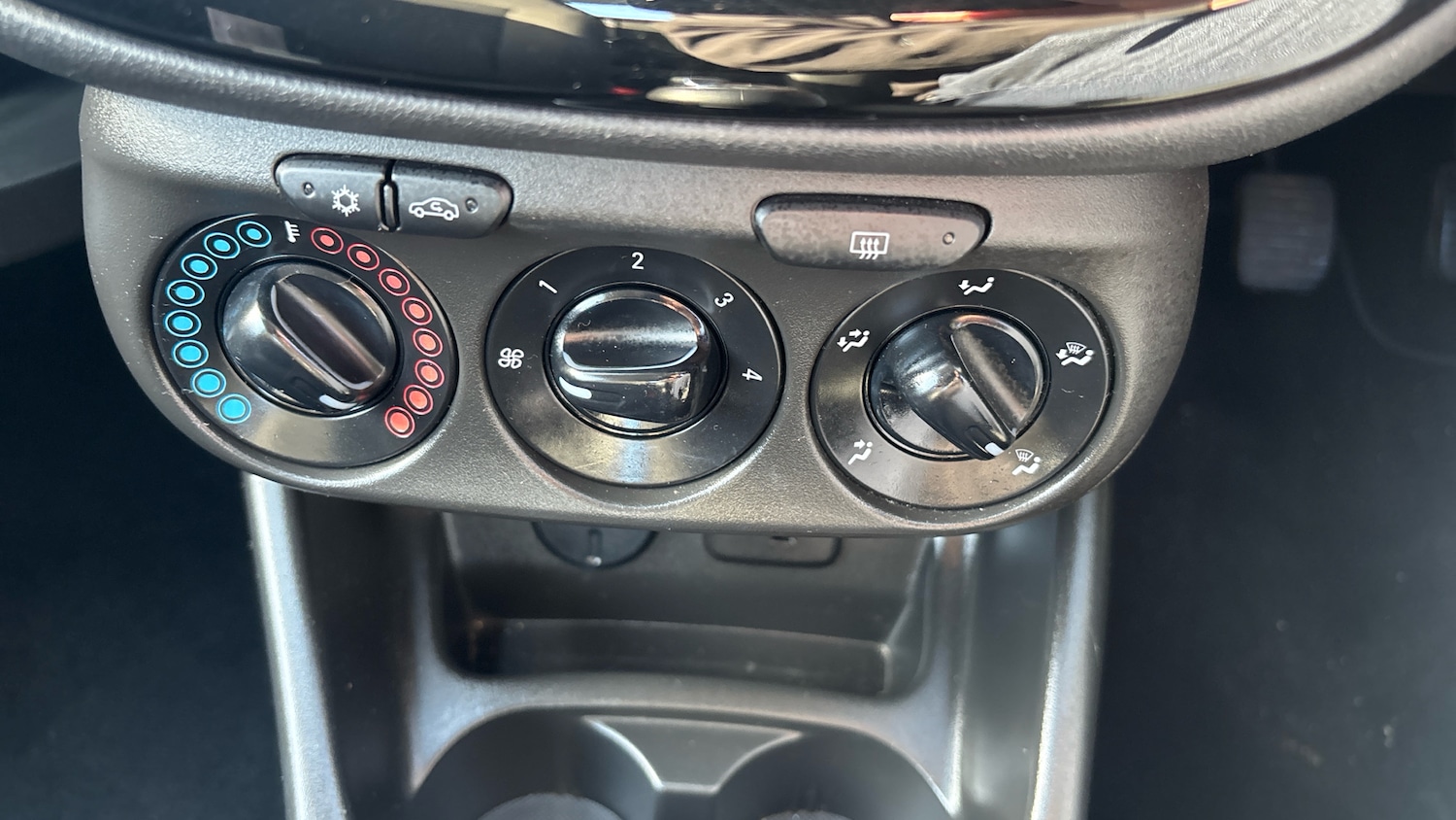 Used Vauxhall Corsa 2016 for sale - 77831621: Photo 24