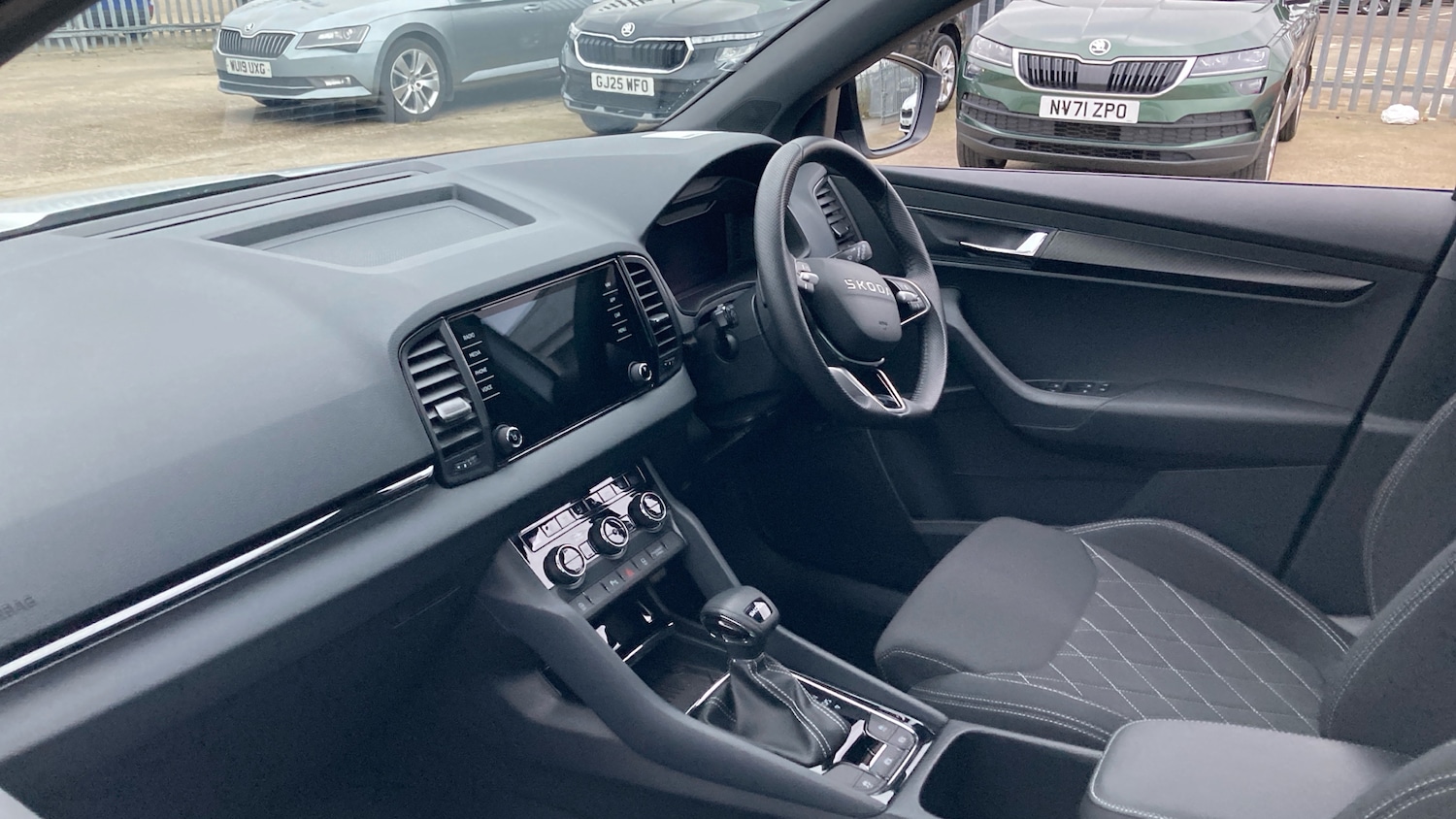 Used Skoda Karoq 2025 for sale - 76807406: Photo 2